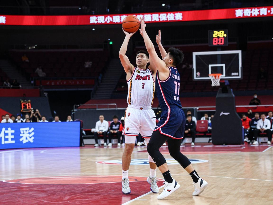 篮球中走步是什么意思,如何判断是否走步,哪些情况算走步 篮球中走步是什么意思,如何判断是否走步,哪些情况算走步