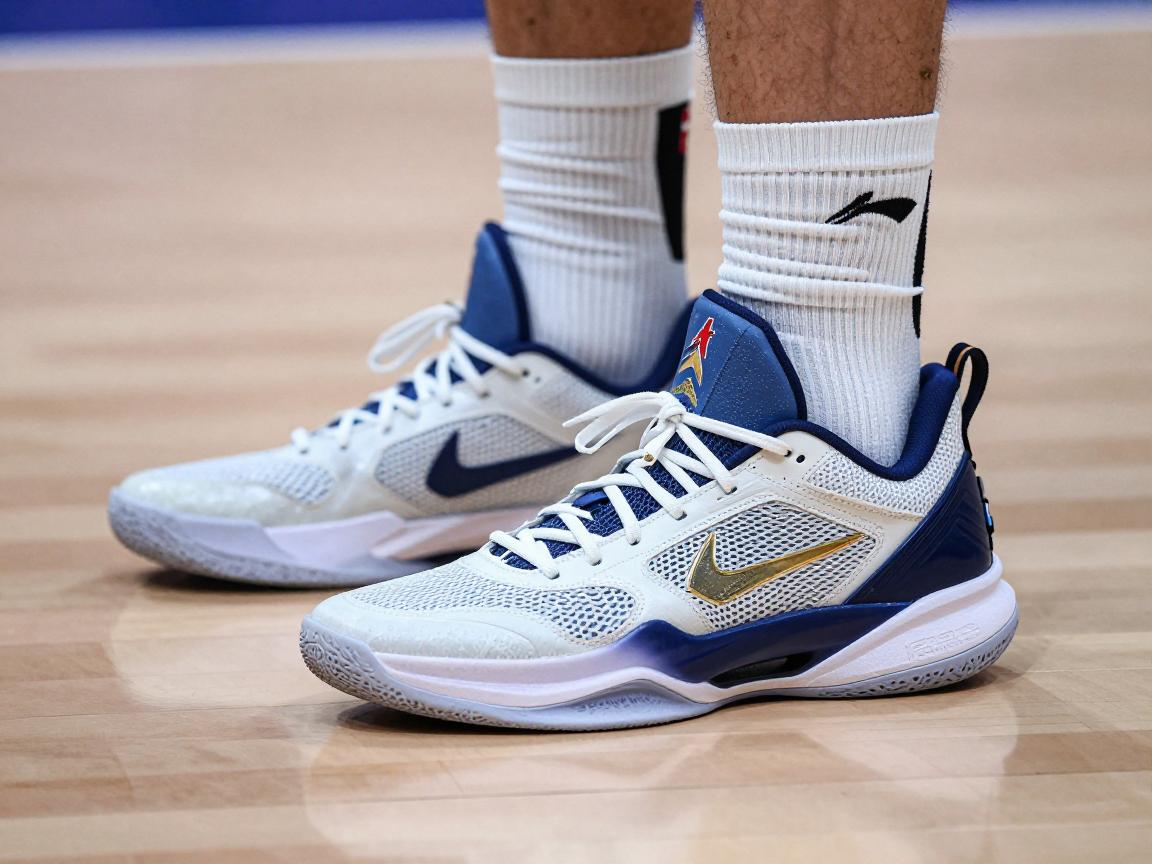 中锋位置穿的篮球鞋丨大体重中锋怎么选鞋,中锋篮球鞋哪个品牌好,中锋鞋要哪些性能 中锋位置穿的篮球鞋丨大体重中锋怎么选鞋,中锋篮球鞋哪个品牌好,中锋鞋要哪些性能