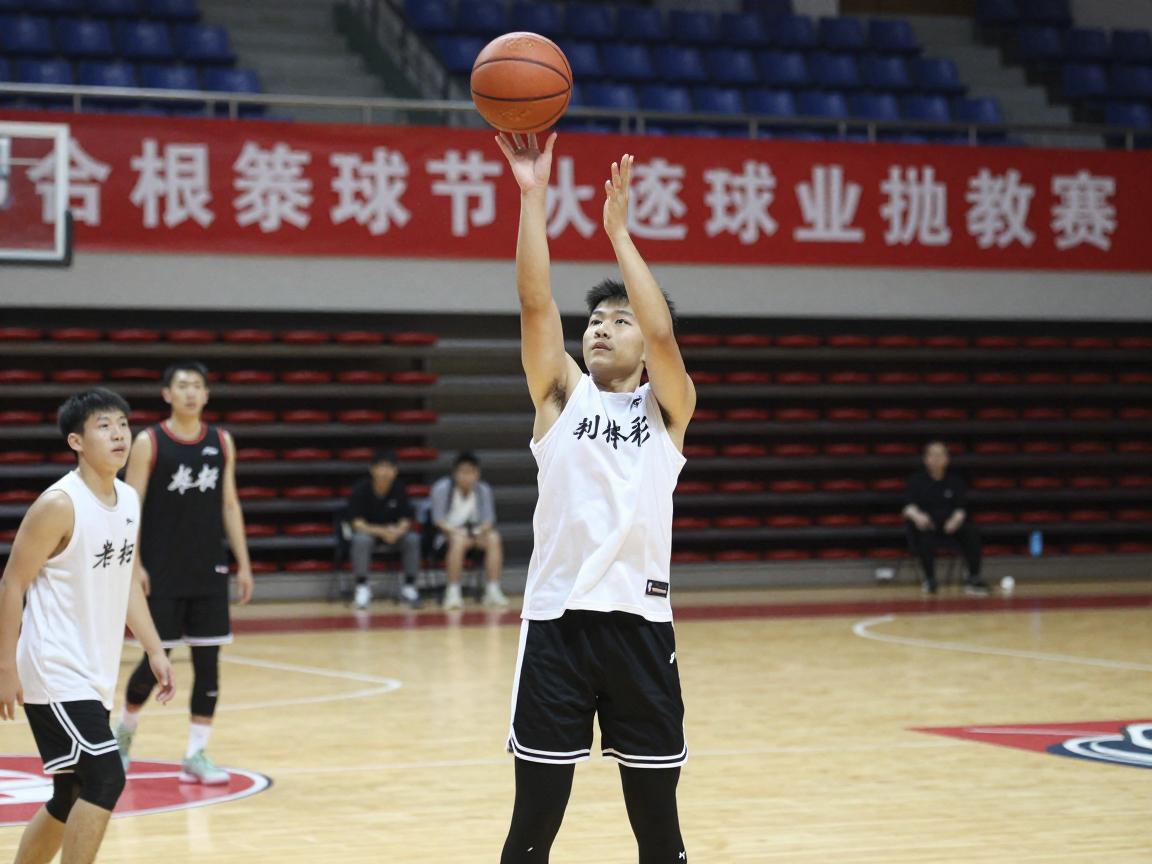 篮球抛投教学丨小个子如何避免被封盖,抛投动作要领有哪些,怎么练习手感 篮球抛投教学丨小个子如何避免被封盖,抛投动作要领有哪些,怎么练习手感