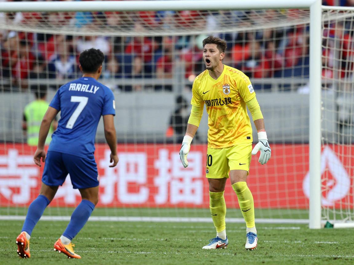 亚冠首尔点球大战,门神如何主宰胜负,心理博弈关键在哪? 亚冠首尔点球大战,门神如何主宰胜负,心理博弈关键在哪?