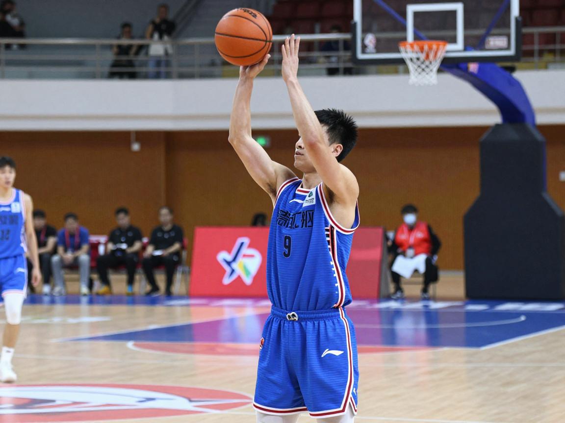 篮球场什么是技术犯规,技术犯规手势怎么比划,罚球几次,和违体犯规有啥区别 篮球场什么是技术犯规,技术犯规手势怎么比划,罚球几次,和违体犯规有啥区别