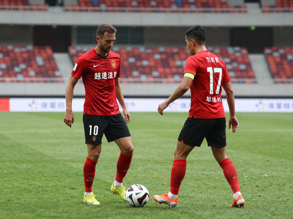 两个人越位是什么意思,足球比赛两人同时越位判罚吗,怎么识别造越位战术 两个人越位是什么意思,足球比赛两人同时越位判罚吗,怎么识别造越位战术