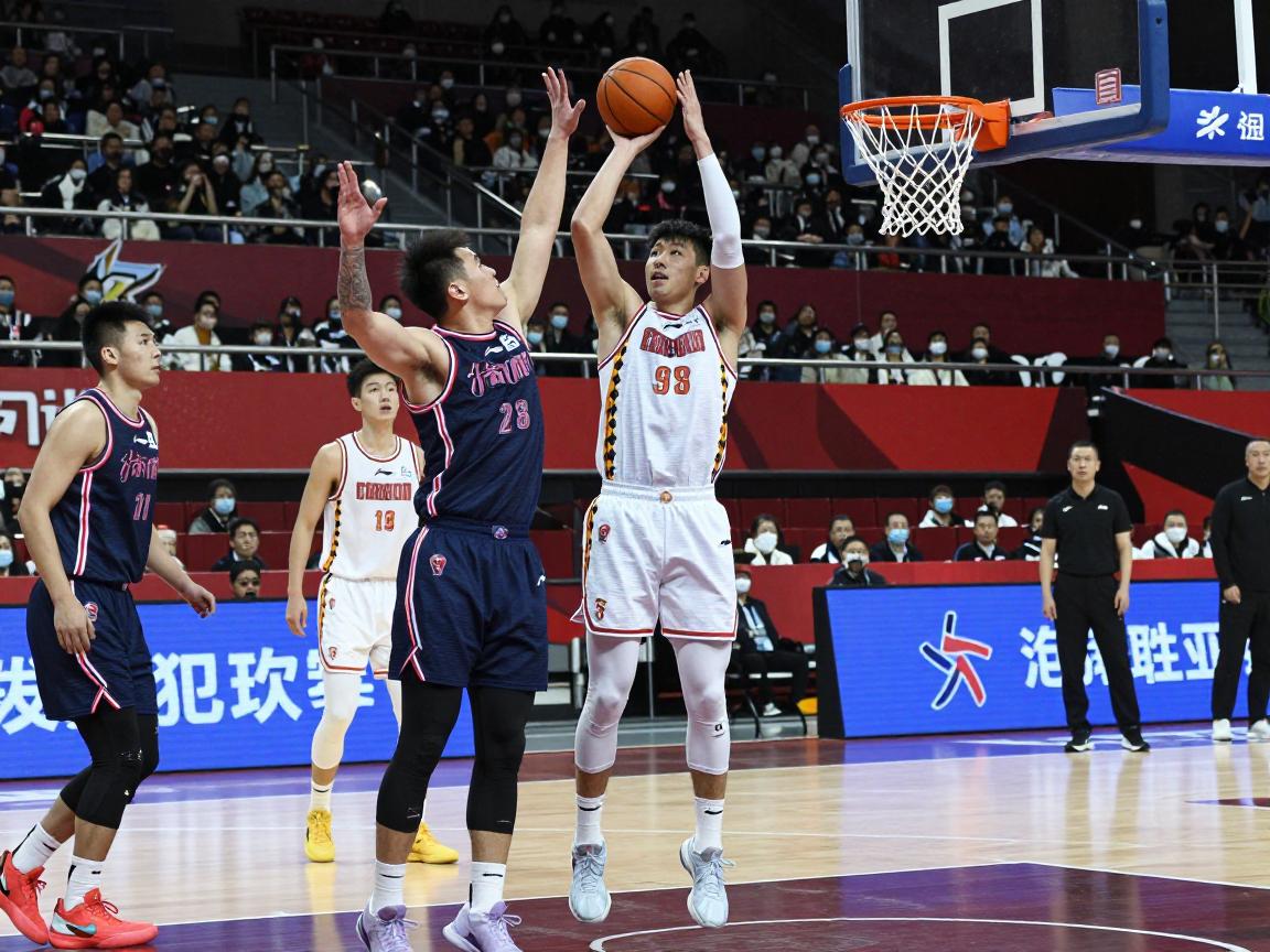 篮球比赛犯规行为:什么是技术犯规,如何判断阻挡犯规,垂直原则怎么应用 篮球比赛犯规行为:什么是技术犯规,如何判断阻挡犯规,垂直原则怎么应用