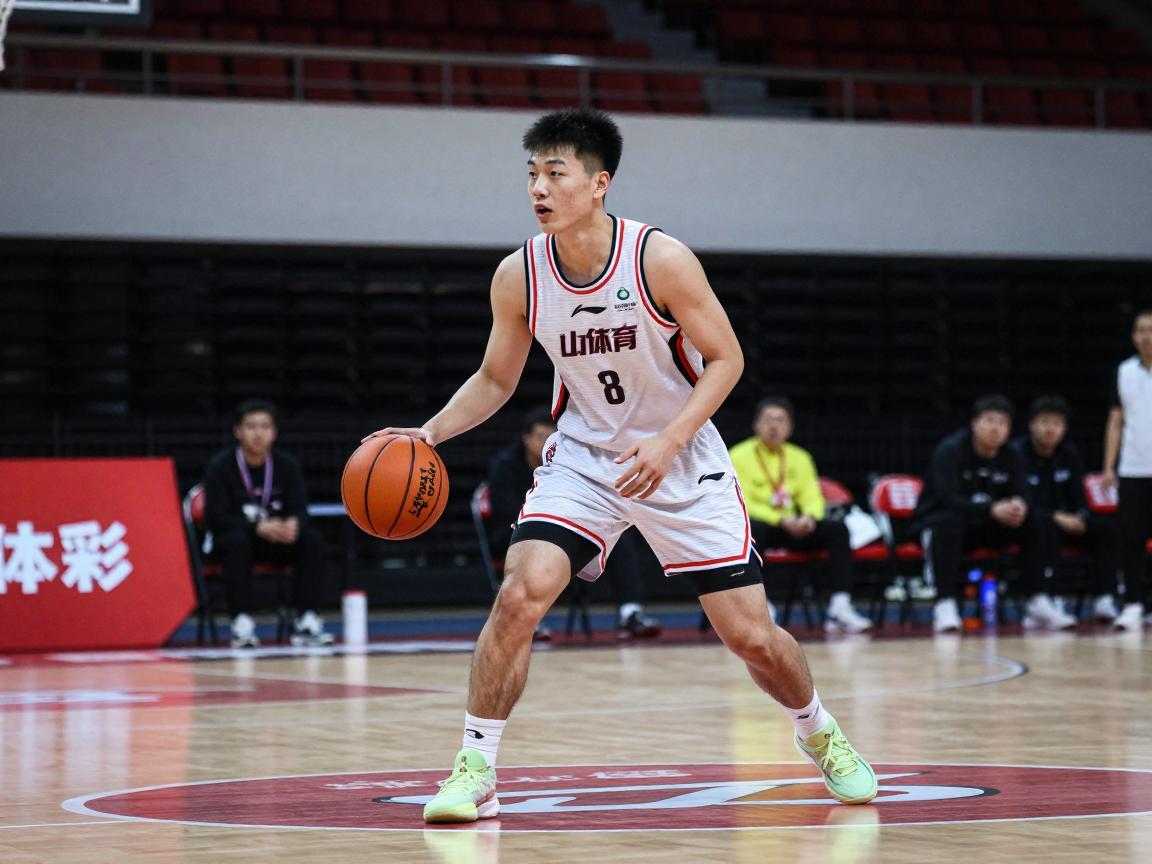 篮球场上的帅气如何展现,打篮球如何提升个人魅力,帅气篮球动作有哪些 篮球场上的帅气如何展现,打篮球如何提升个人魅力,帅气篮球动作有哪些