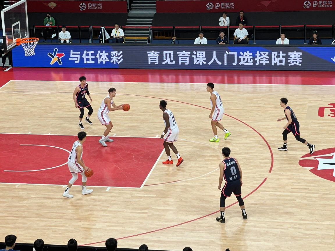 篮球比赛站位,如何根据球员特点选择站位,常见进攻站位有哪些,如何破解人盯人防守 篮球比赛站位,如何根据球员特点选择站位,常见进攻站位有哪些,如何破解人盯人防守