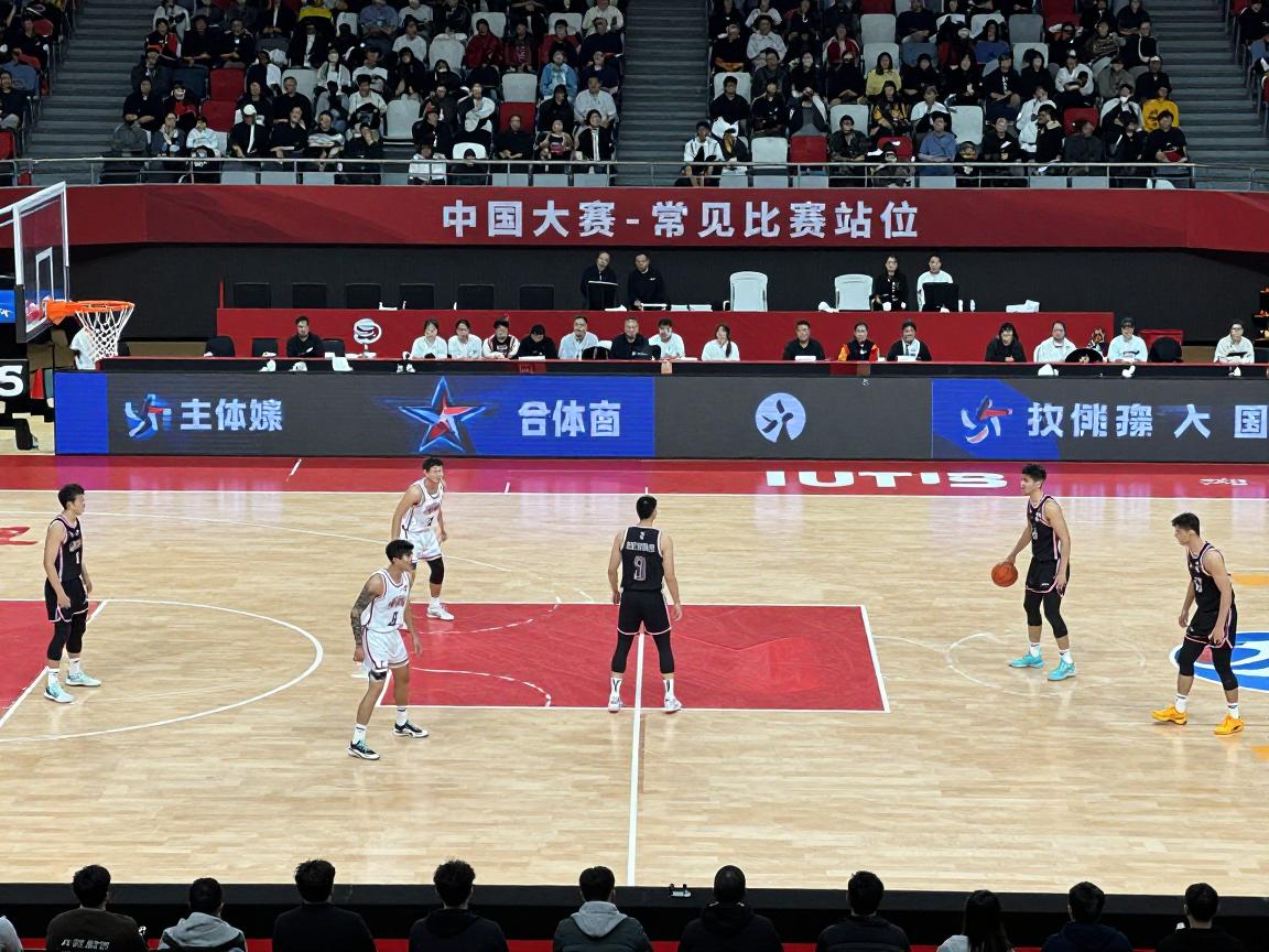 篮球比赛站位,如何根据球员特点选择站位,常见进攻站位有哪些,如何破解人盯人防守 篮球比赛站位,如何根据球员特点选择站位,常见进攻站位有哪些,如何破解人盯人防守