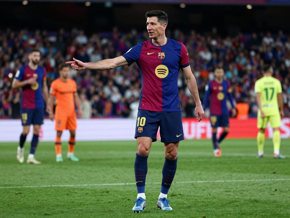 西甲巴萨点球判罚标准引争议,莱万失点成溃败转折点,VAR如何影响争冠格局 西甲巴萨点球判罚标准引争议,莱万失点成溃败转折点,VAR如何影响争冠格局