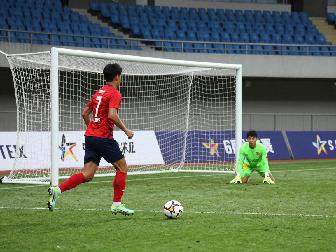 射门的越位是什么意思啊,射门时越位判罚有何不同,怎样才算干扰守门员 射门的越位是什么意思啊,射门时越位判罚有何不同,怎样才算干扰守门员