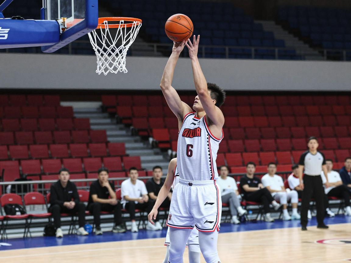 中锋中投,现代篮球制胜法宝,如何练就稳定中距离得分能力 中锋中投,现代篮球制胜法宝,如何练就稳定中距离得分能力