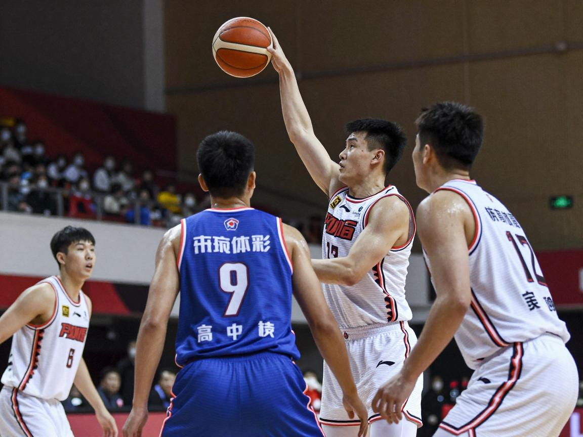 面对中锋如何打,矮个子如何防守高中锋,中锋背身单打如何破解,防守强壮中锋的技巧 面对中锋如何打,矮个子如何防守高中锋,中锋背身单打如何破解,防守强壮中锋的技巧