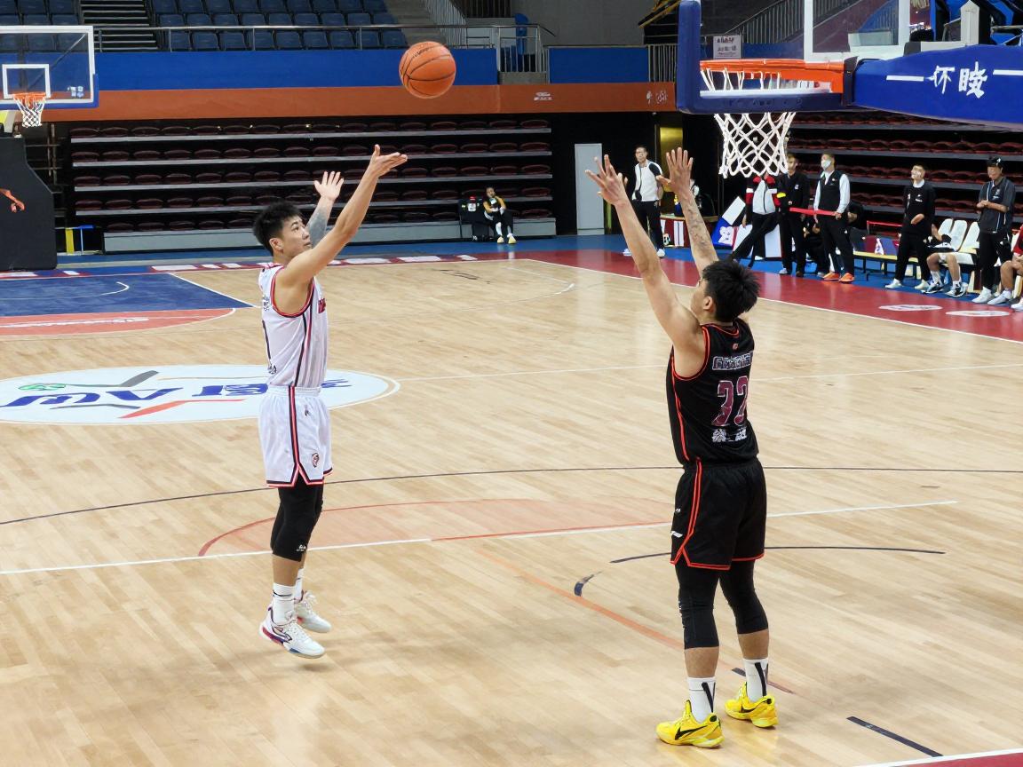 篮球发前场球战术丨关键时刻怎么发球,如何避免5秒违例,边线球战术图解 篮球发前场球战术丨关键时刻怎么发球,如何避免5秒违例,边线球战术图解