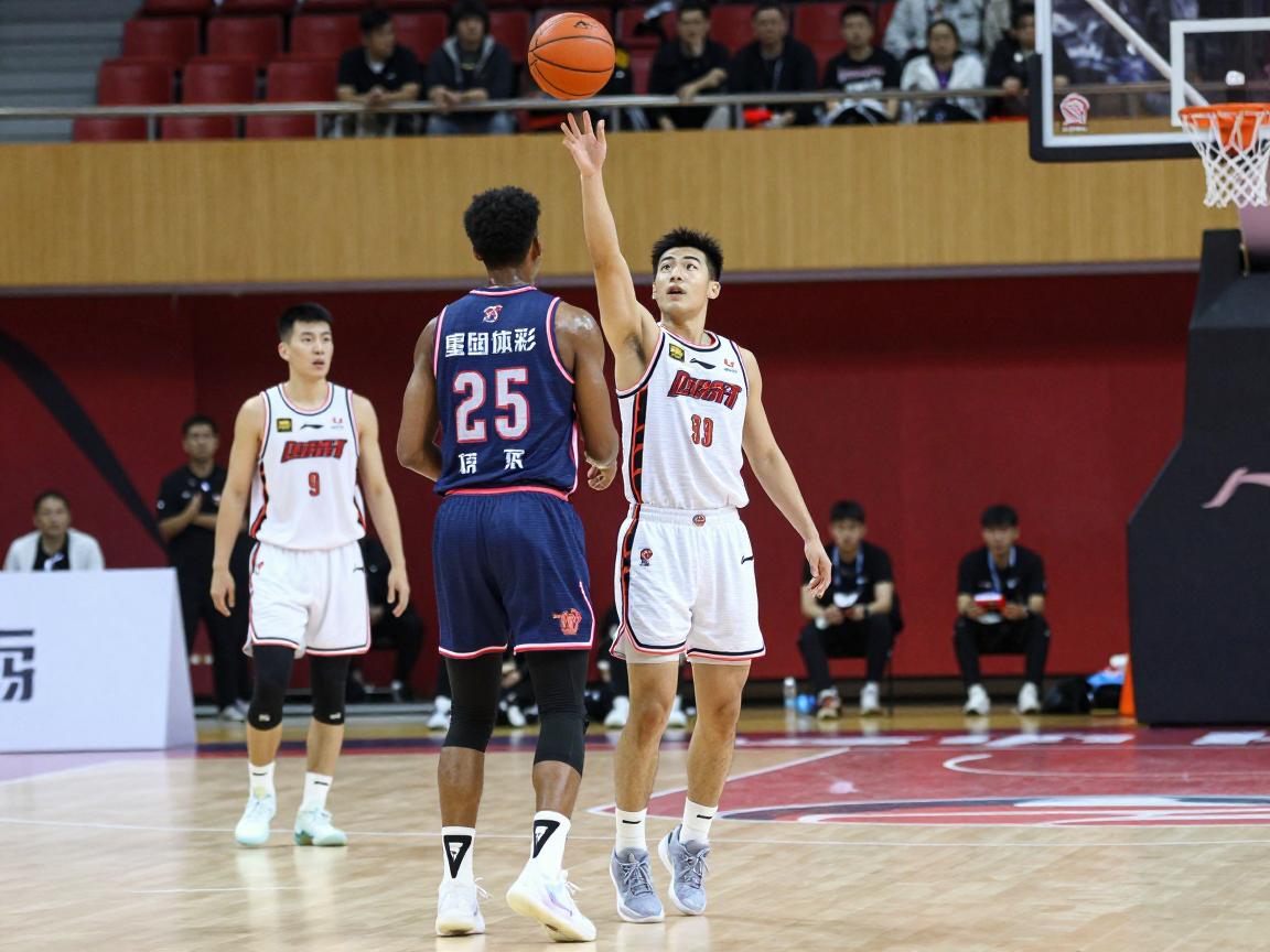 篮球走步跳起是什么意思,跳起时如何避免走步,走步跳起的判罚标准 篮球走步跳起是什么意思,跳起时如何避免走步,走步跳起的判罚标准