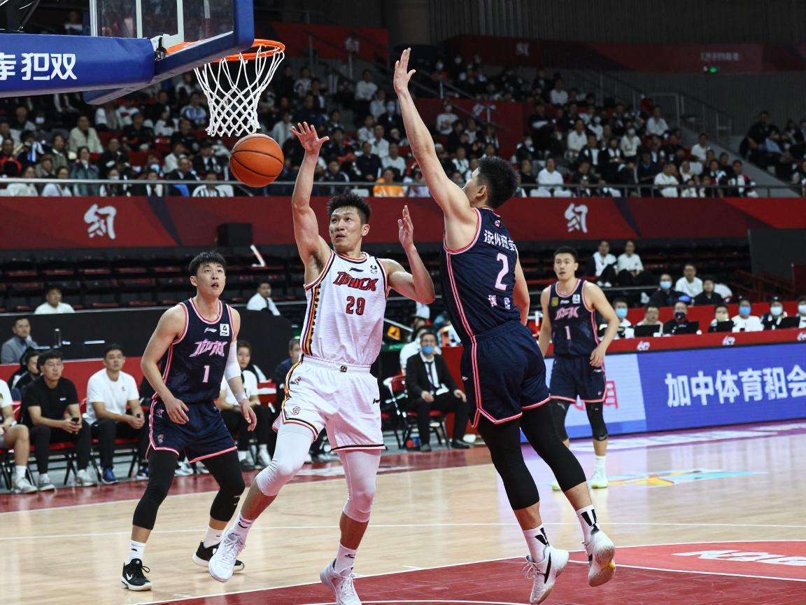 篮球赛中什么是技术犯规,技术犯规手势怎么比,罚球几次,哪些行为容易吃T 篮球赛中什么是技术犯规,技术犯规手势怎么比,罚球几次,哪些行为容易吃T