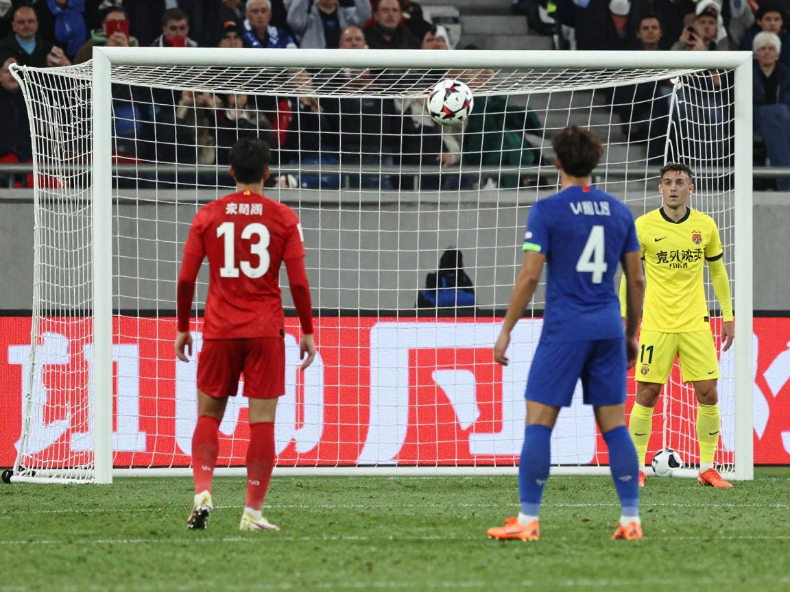 尴尬的点球,点球罚丢有多尴尬,点球失误怎么处理,点球心理压力如何克服 尴尬的点球,点球罚丢有多尴尬,点球失误怎么处理,点球心理压力如何克服