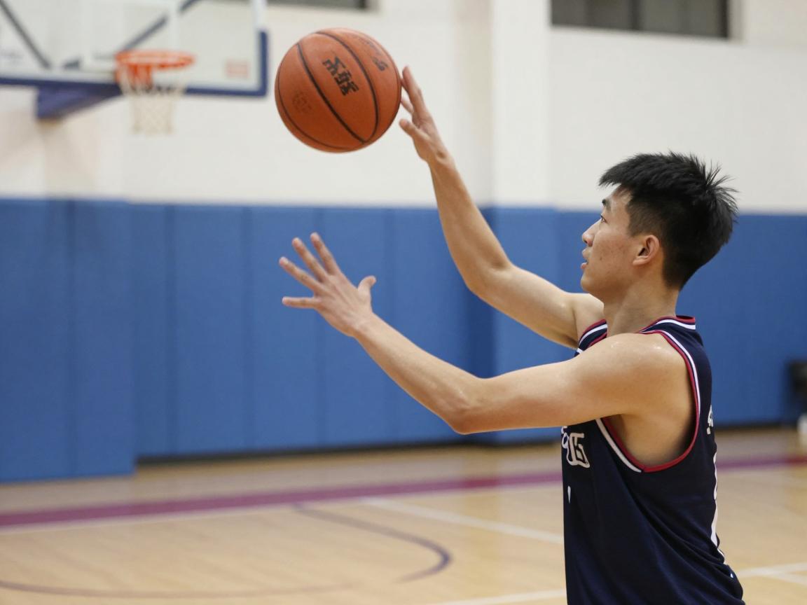 如何拍篮球,正确手势是什么,怎样提高控球能力,练习时需要注意哪些手部动作 如何拍篮球,正确手势是什么,怎样提高控球能力,练习时需要注意哪些手部动作