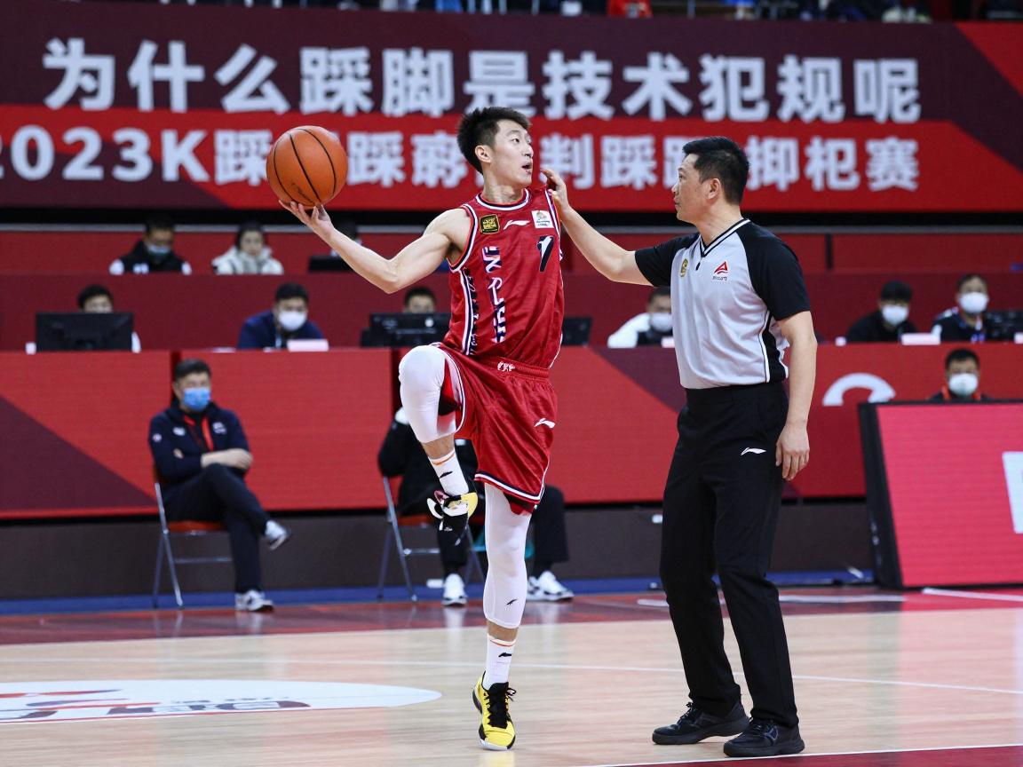 为什么跺脚是技术犯规呢,篮球跺脚算违例吗,裁判怎么判断跺脚犯规,CBA禁止的防守动作 为什么跺脚是技术犯规呢,篮球跺脚算违例吗,裁判怎么判断跺脚犯规,CBA禁止的防守动作