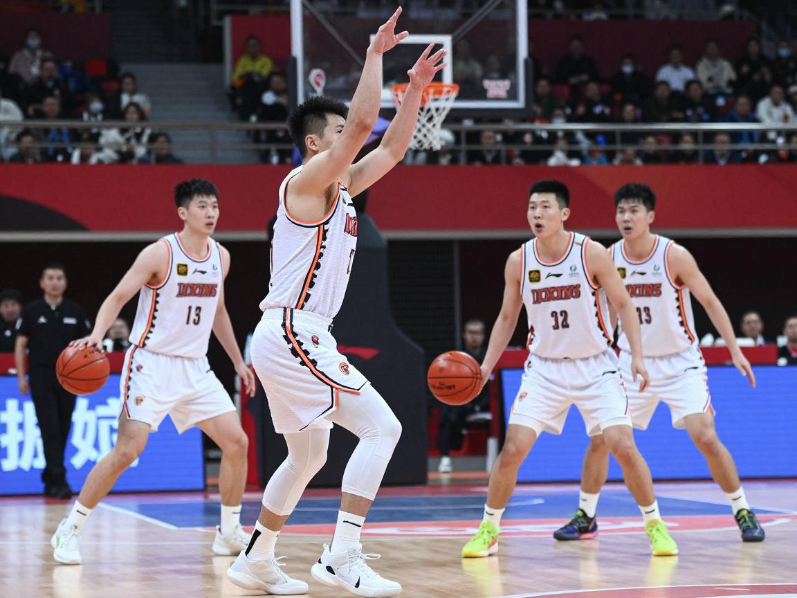 移动挡拆是什么意思,如何正确挡拆,移动挡拆犯规判罚标准 移动挡拆是什么意思,如何正确挡拆,移动挡拆犯规判罚标准