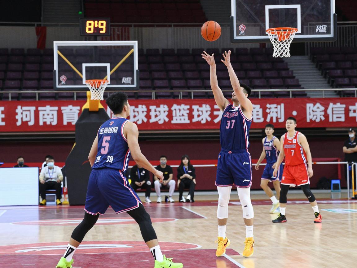 篮球什么情况是角球,篮球角球规则是什么,篮球发球方式有哪些,篮球和足球角球区别 篮球什么情况是角球,篮球角球规则是什么,篮球发球方式有哪些,篮球和足球角球区别