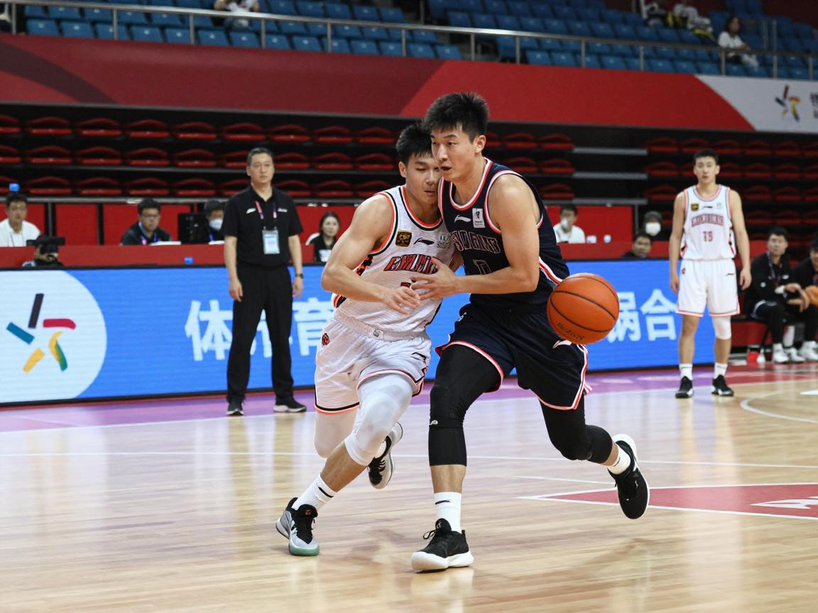 篮球运球步伐,交叉步过人技巧,顺步突破教学,急停急起运用 篮球运球步伐,交叉步过人技巧,顺步突破教学,急停急起运用