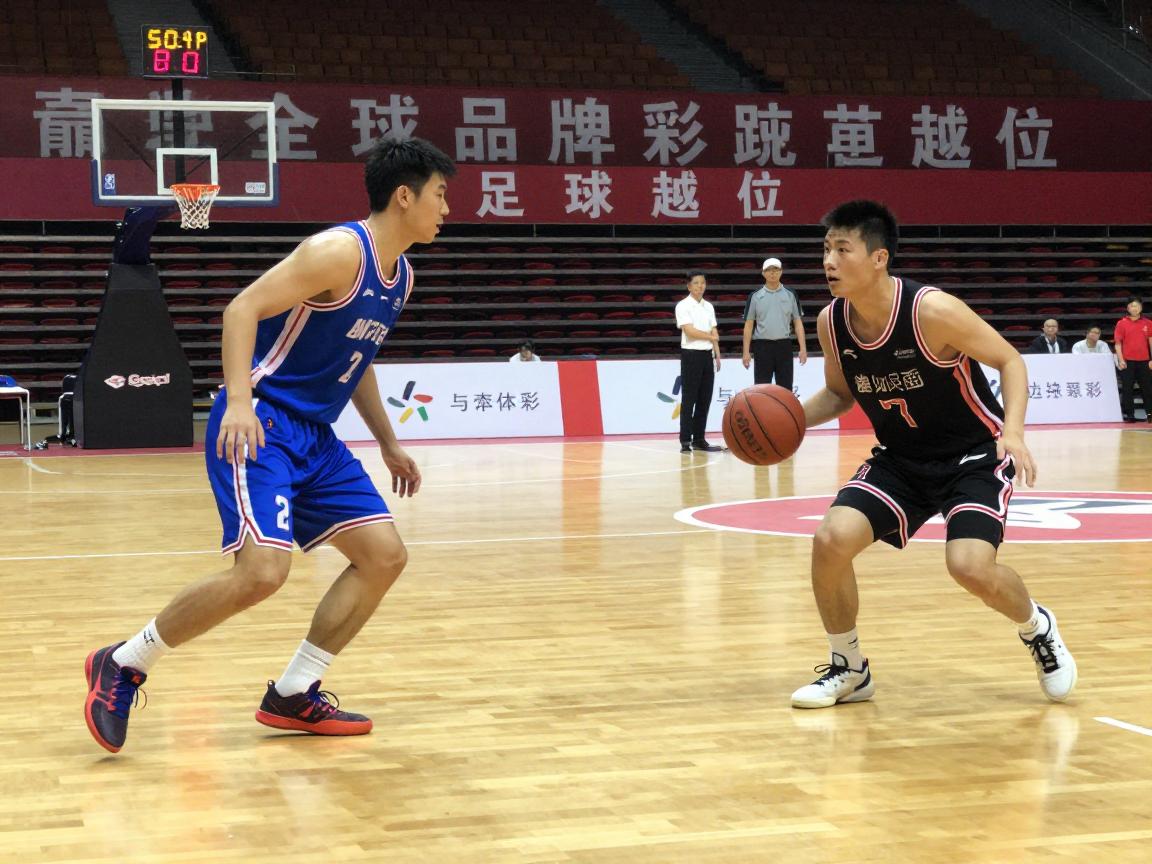 篮球里的越位是什么意思,和足球越位有何不同,为何容易混淆 篮球里的越位是什么意思,和足球越位有何不同,为何容易混淆