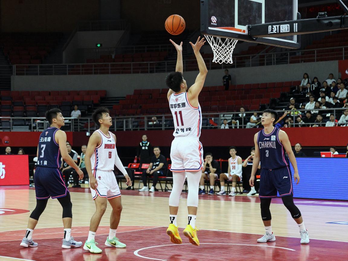 篮球外线与内线是什么意思,内外线球员职责与技术差异,如何打好内外线配合战术 篮球外线与内线是什么意思,内外线球员职责与技术差异,如何打好内外线配合战术