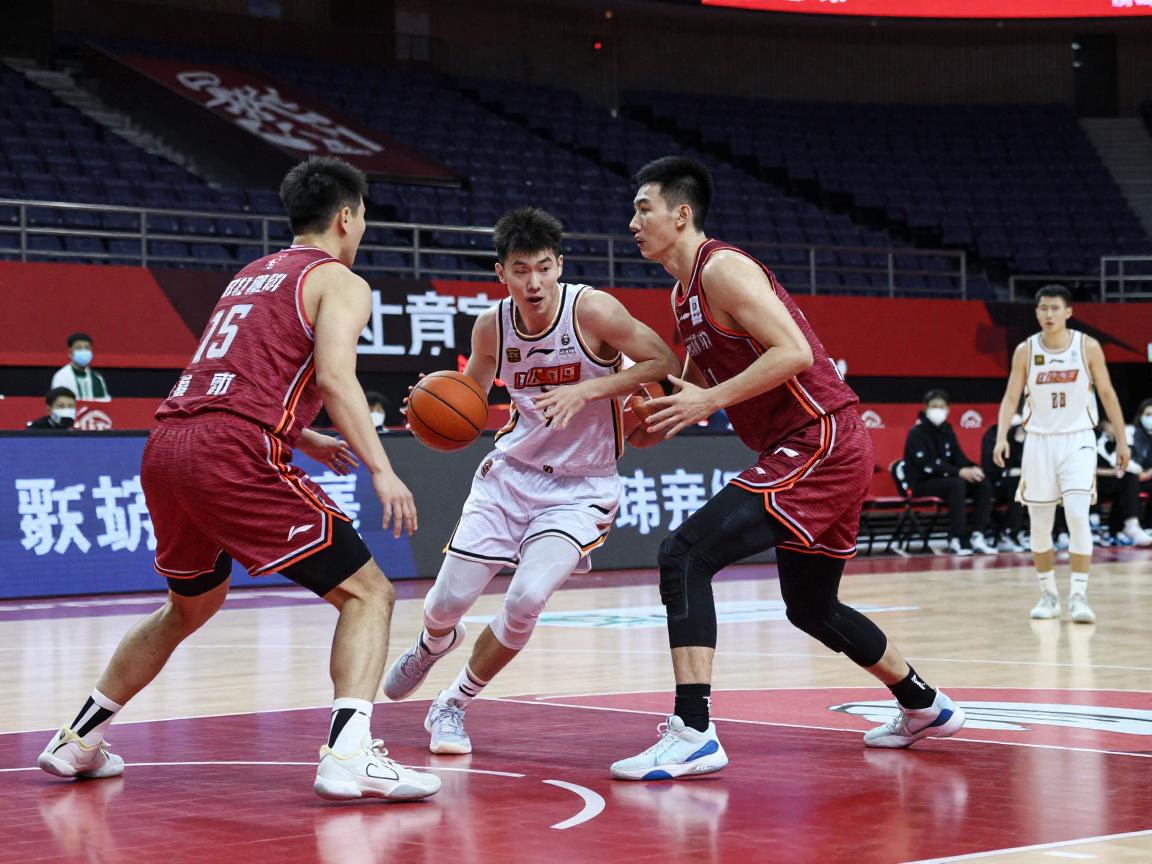 篮球重心破坏,如何晃动对手重心,脚步移动技巧,过人创造空间 篮球重心破坏,如何晃动对手重心,脚步移动技巧,过人创造空间