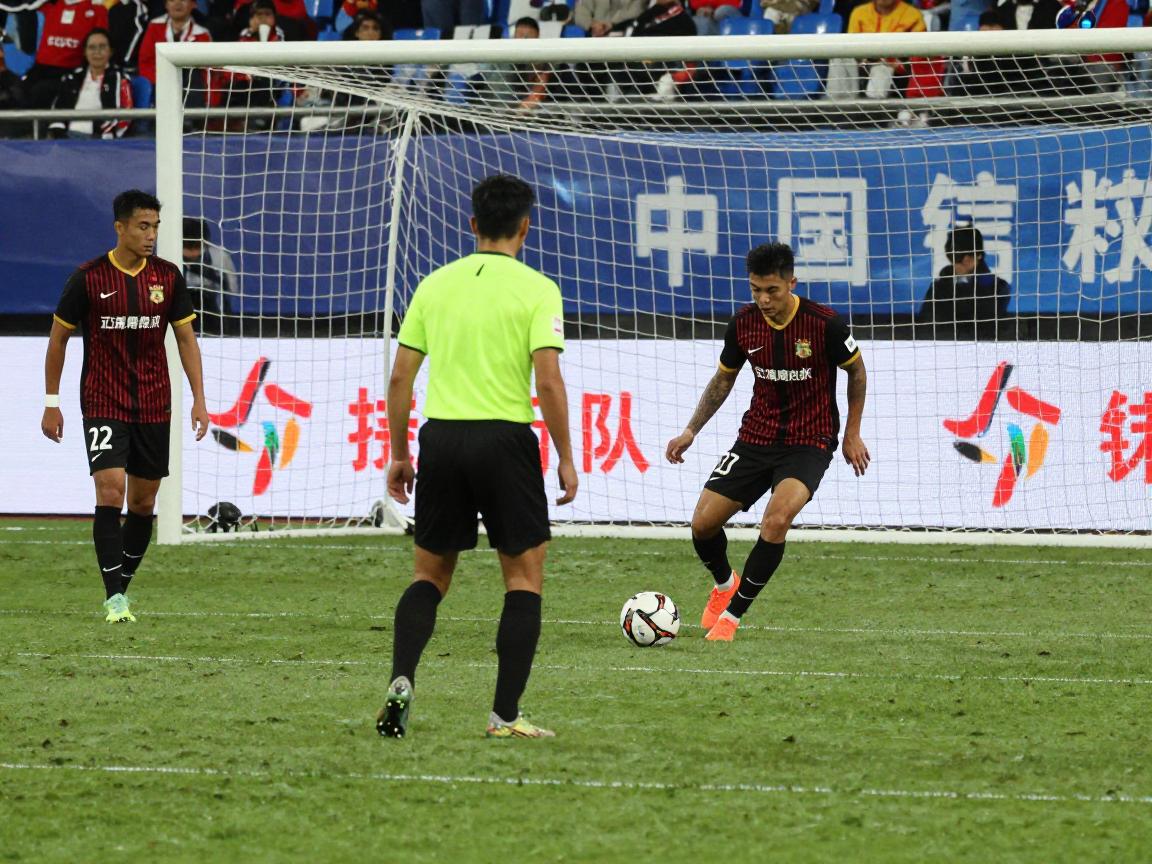 什么情况是角球和球门球,判罚条件有哪些不同,可以直接射门得分吗,战术作用是什么 什么情况是角球和球门球,判罚条件有哪些不同,可以直接射门得分吗,战术作用是什么