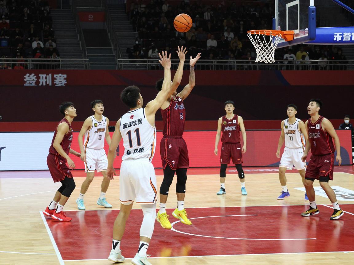 篮球什么是角球,篮球有角球吗,篮球角球和足球角球区别,篮球底线球怎么发 篮球什么是角球,篮球有角球吗,篮球角球和足球角球区别,篮球底线球怎么发