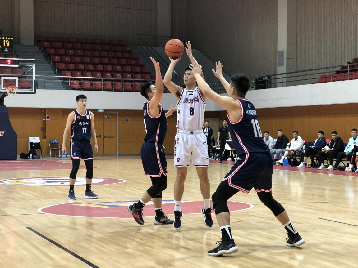 篮球比赛,战术体系如何选择,如何提升比赛节奏感,体能训练有哪些方法 篮球比赛,战术体系如何选择,如何提升比赛节奏感,体能训练有哪些方法