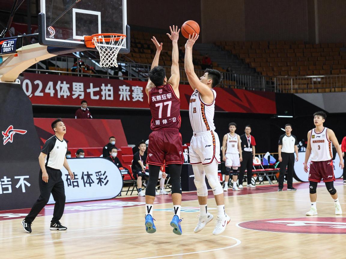 篮球卡位技巧教学,篮下卡位怎么练,卡位犯规有哪些,如何抢篮板卡位 篮球卡位技巧教学,篮下卡位怎么练,卡位犯规有哪些,如何抢篮板卡位