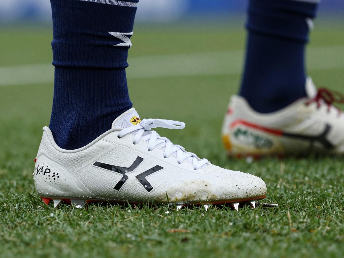 鞋钉越位是什么意思,VAR如何判定体毛级越位,它与传统越位判罚有何不同 鞋钉越位是什么意思,VAR如何判定体毛级越位,它与传统越位判罚有何不同