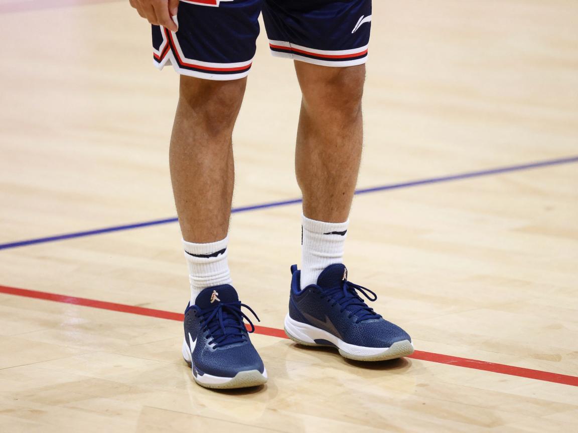 篮球场上走步是什么意思,如何判断走步违例,中枢脚如何确定,怎样避免走步 篮球场上走步是什么意思,如何判断走步违例,中枢脚如何确定,怎样避免走步