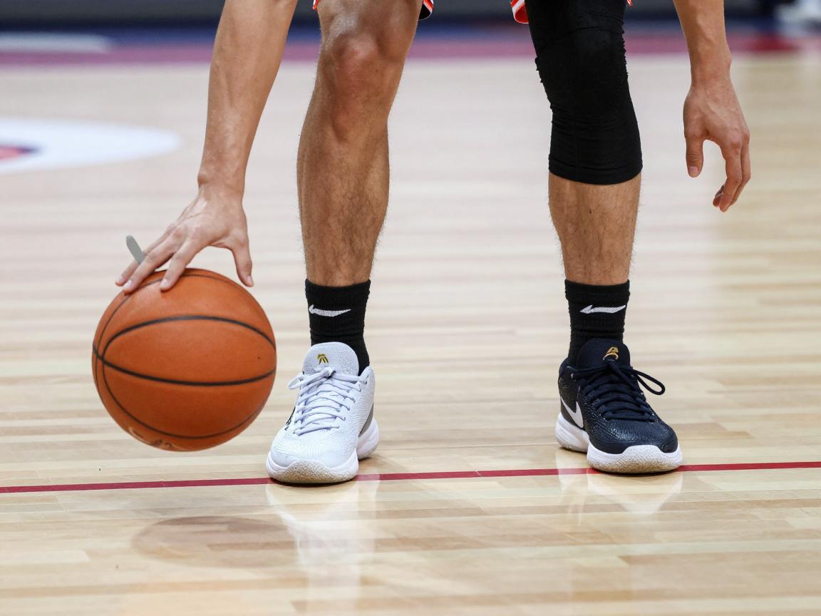 篮球场上走步是什么意思,如何判断走步违例,中枢脚如何确定,怎样避免走步 篮球场上走步是什么意思,如何判断走步违例,中枢脚如何确定,怎样避免走步