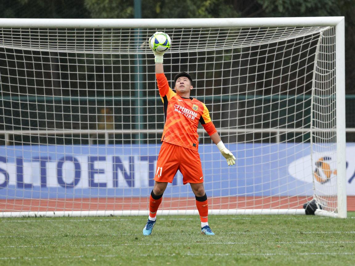 守门员点球终极攻略,如何预判方向,扑点球技巧有哪些,怎样进行心理博弈 守门员点球终极攻略,如何预判方向,扑点球技巧有哪些,怎样进行心理博弈