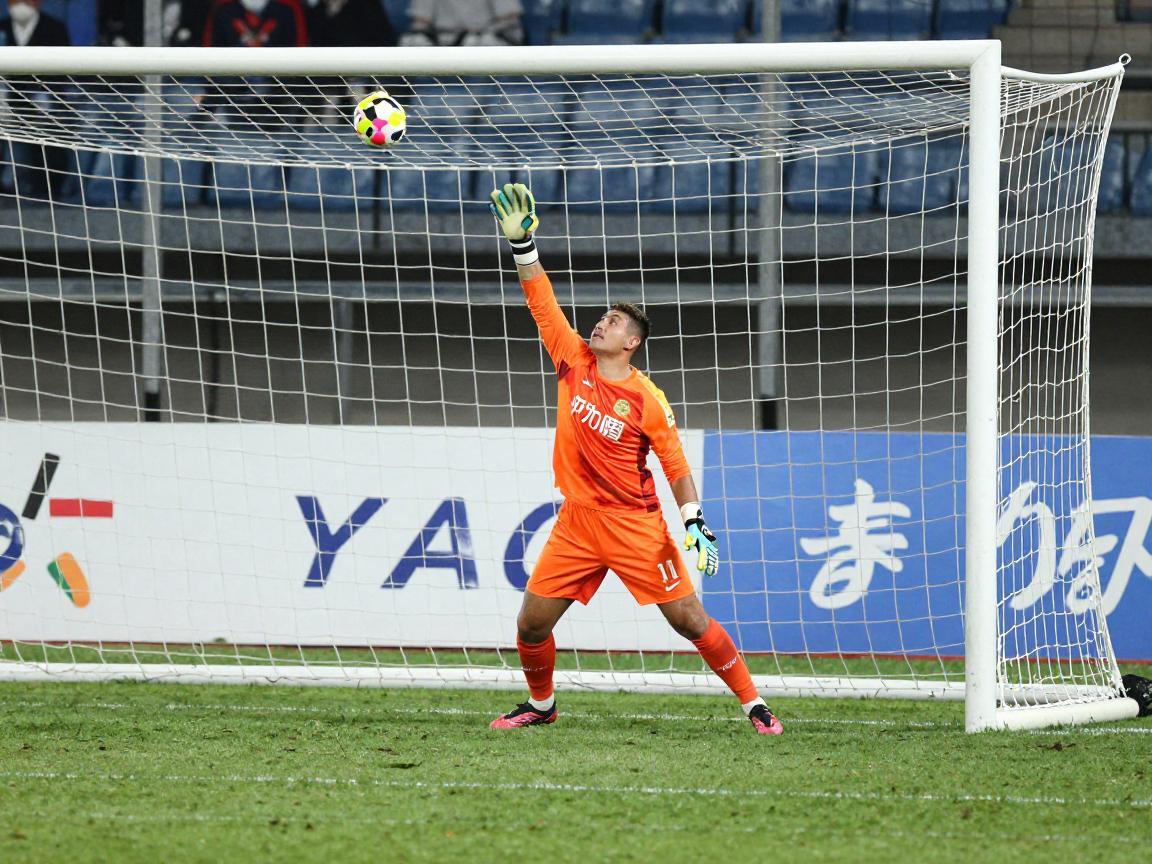 射来的点球,如何扑出点球,点球扑救技巧有哪些,门将怎样判断射门方向 射来的点球,如何扑出点球,点球扑救技巧有哪些,门将怎样判断射门方向