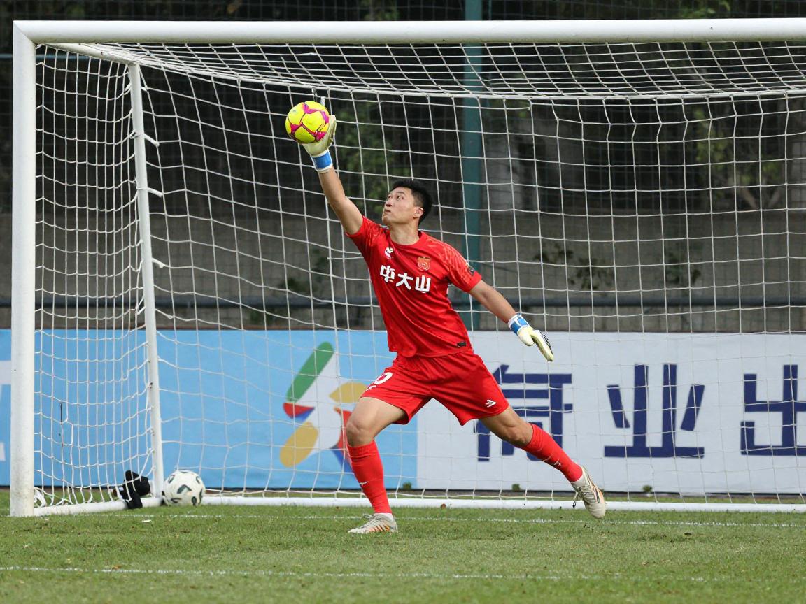 射来的点球,如何扑出点球,点球扑救技巧有哪些,门将怎样判断射门方向 射来的点球,如何扑出点球,点球扑救技巧有哪些,门将怎样判断射门方向