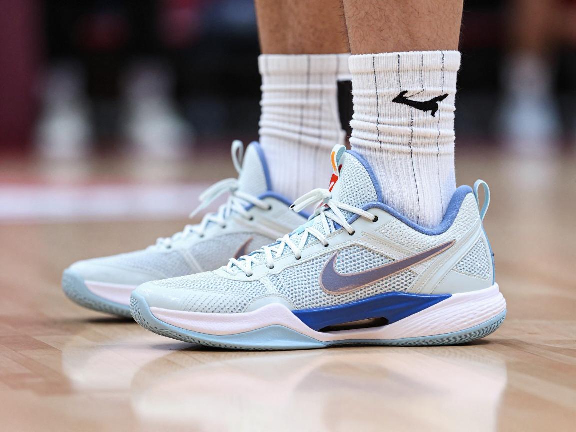 中锋什么好合适,中锋篮球鞋怎么选,中锋球员如何补强,中锋打法有哪些 中锋什么好合适,中锋篮球鞋怎么选,中锋球员如何补强,中锋打法有哪些