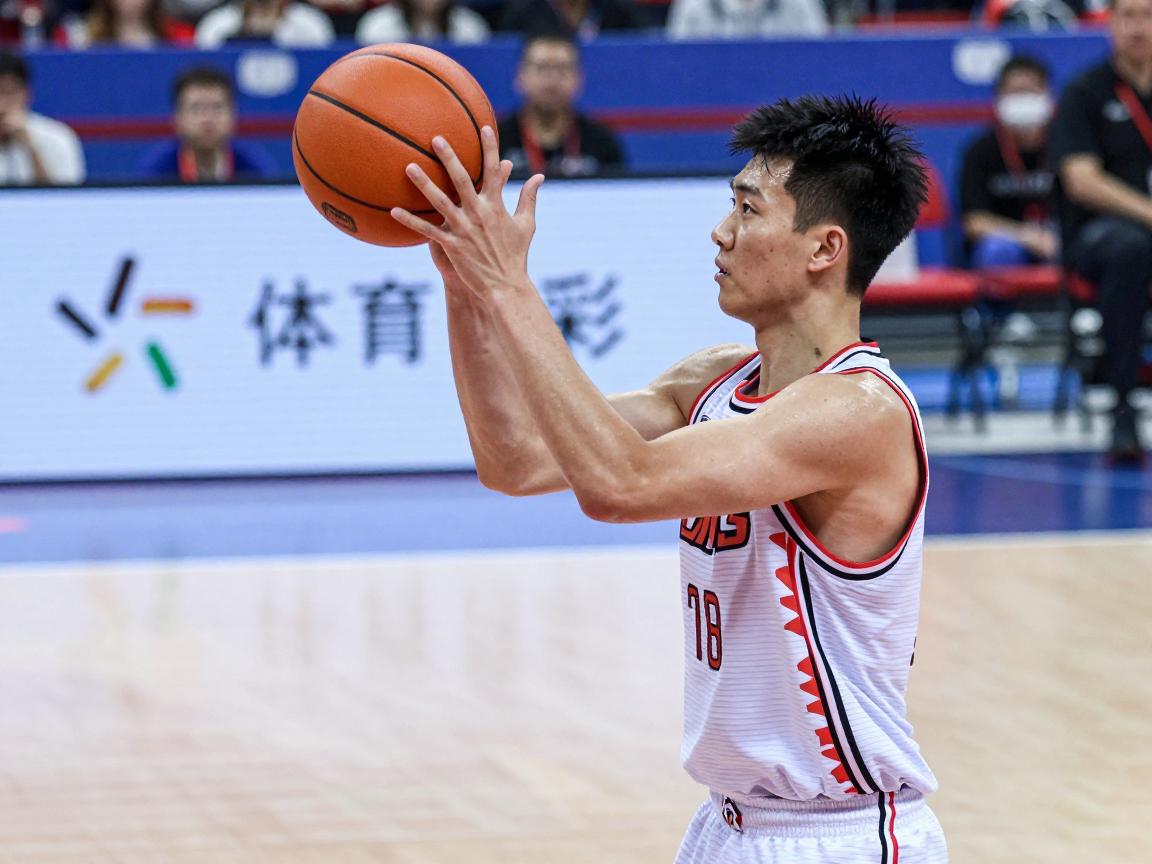 篮球抱球,正确抱球姿势是什么,抱球时手指如何发力,如何避免持球违例 篮球抱球,正确抱球姿势是什么,抱球时手指如何发力,如何避免持球违例