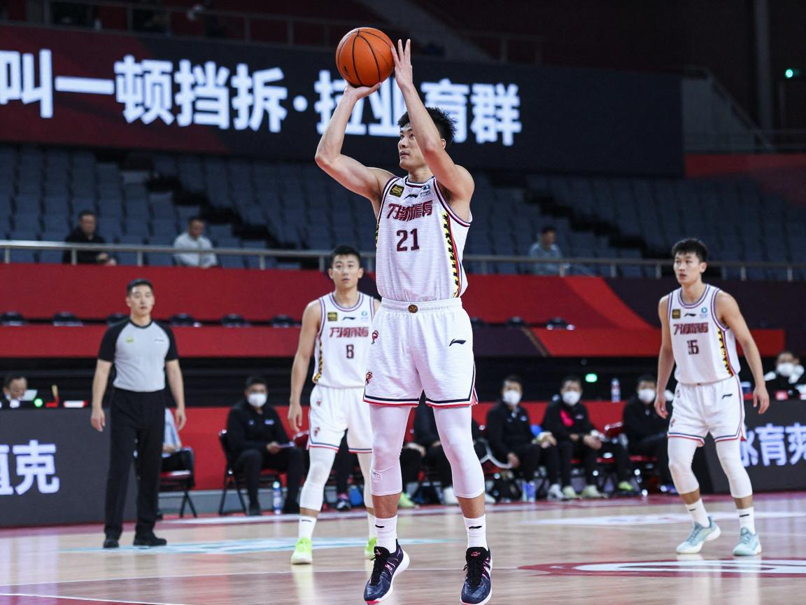 一顿挡拆是什么意思,篮球战术中连续挡拆如何操作,为何球员要叫一顿挡拆 一顿挡拆是什么意思,篮球战术中连续挡拆如何操作,为何球员要叫一顿挡拆