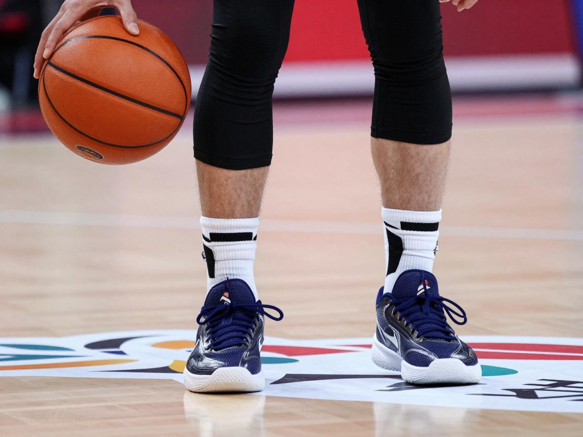 篮球走步到底是什么意思,如何判断走步违例,中枢脚怎么确定,怎样避免走步 篮球走步到底是什么意思,如何判断走步违例,中枢脚怎么确定,怎样避免走步