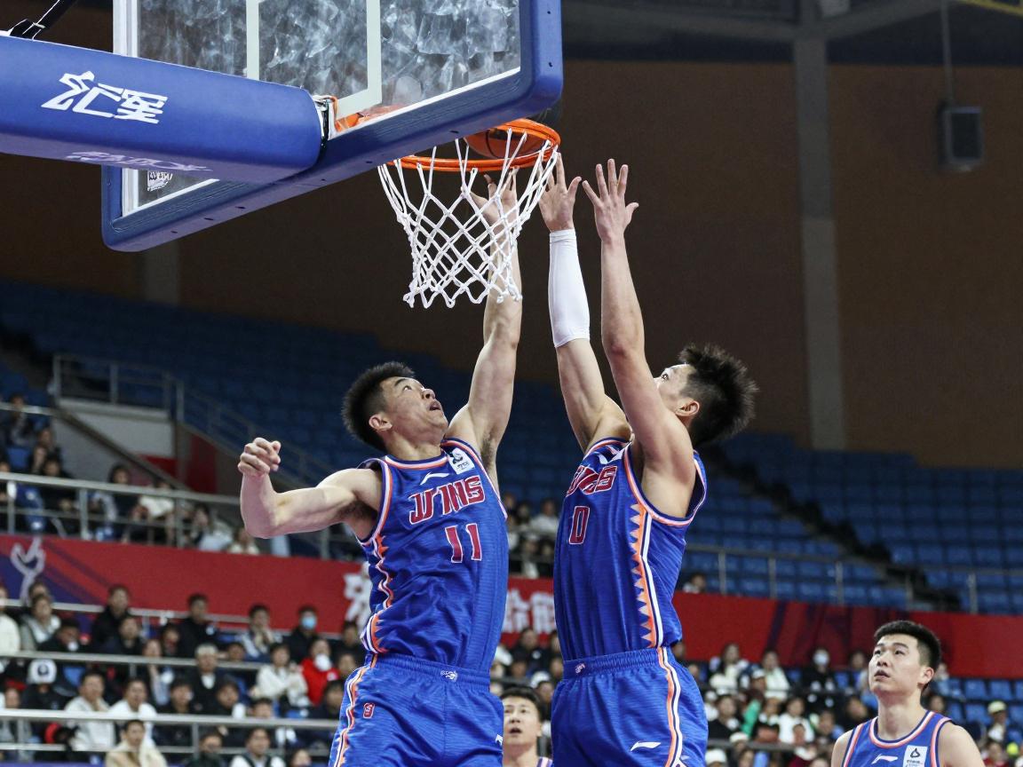 篮球上篮被盖帽怎么办,如何避免被盖帽,出手点如何提高,上篮技巧有哪些 篮球上篮被盖帽怎么办,如何避免被盖帽,出手点如何提高,上篮技巧有哪些