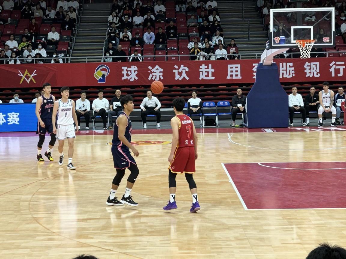 篮球赛走步是什么意思,怎样才算走步违例,如何避免走步犯规,中枢脚如何确定 篮球赛走步是什么意思,怎样才算走步违例,如何避免走步犯规,中枢脚如何确定