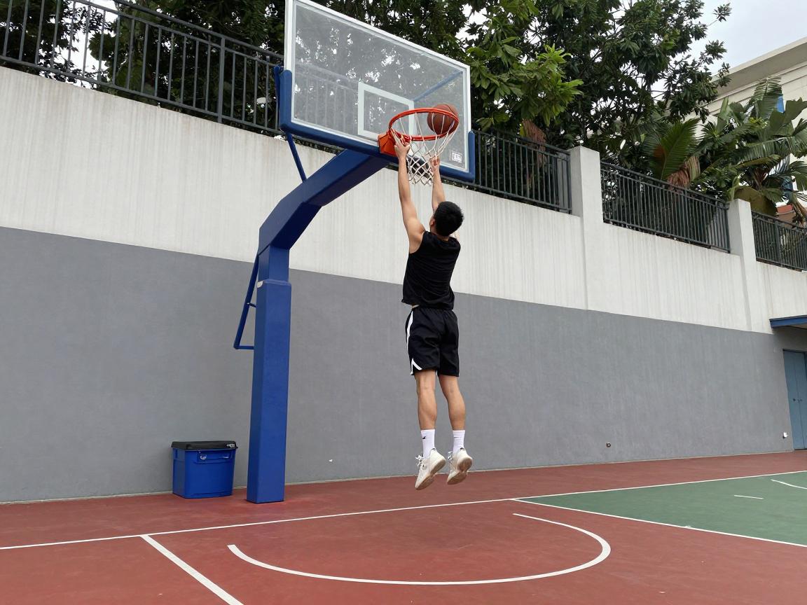 篮球摸框训练指南,如何提升弹跳摸高,摸框离扣篮还有多远,助跑摸框技巧 篮球摸框训练指南,如何提升弹跳摸高,摸框离扣篮还有多远,助跑摸框技巧