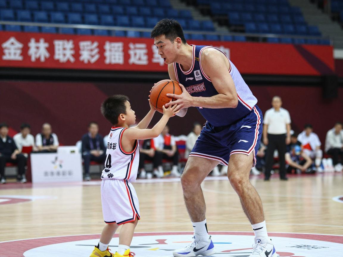 篮球掏球丨小个子如何防守大个子,什么时候掏球最好,怎样避免打手犯规 篮球掏球丨小个子如何防守大个子,什么时候掏球最好,怎样避免打手犯规