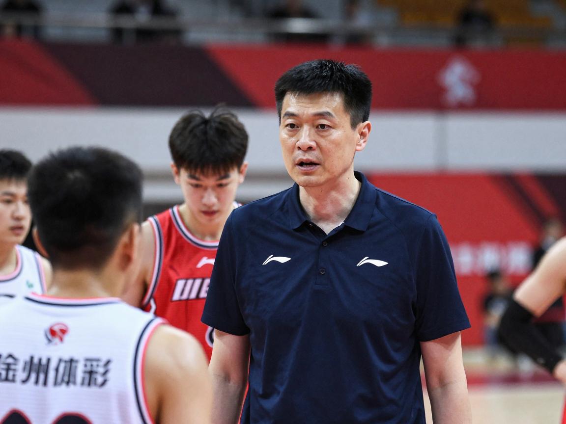 篮球教练宫鲁鸣丨如何四次临危受命,为何坚持三从一大训练,怎样培养年轻球员 篮球教练宫鲁鸣丨如何四次临危受命,为何坚持三从一大训练,怎样培养年轻球员