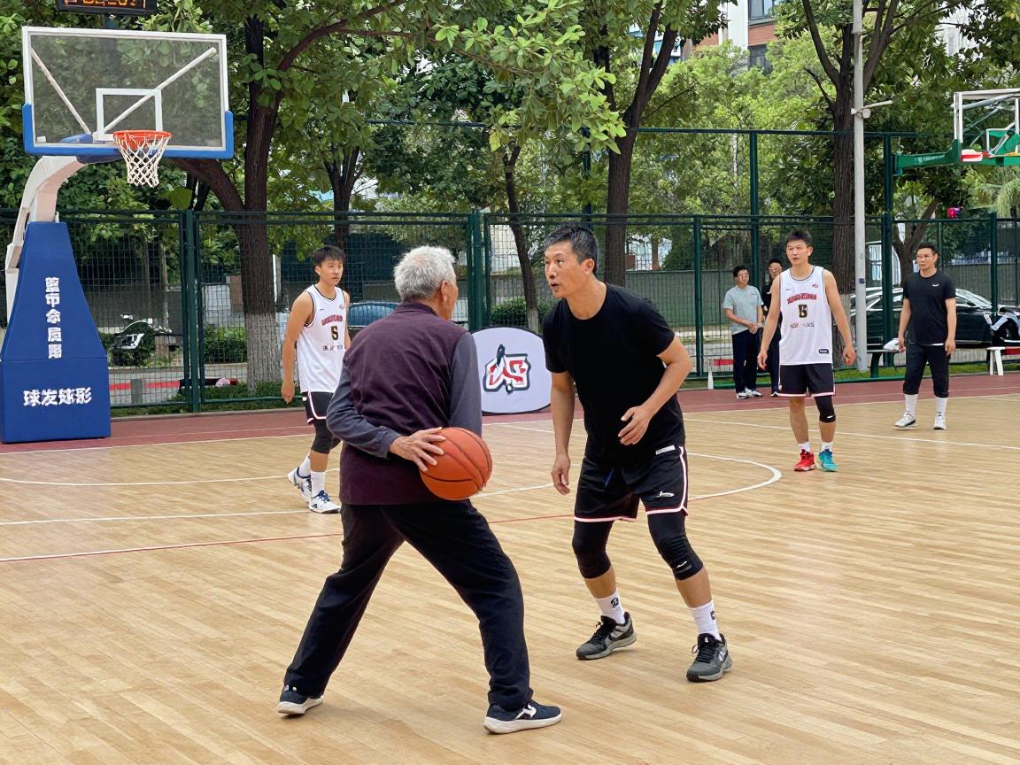 篮球大爷现象解读,球场大爷为何这么拼,银发球员如何避免受伤,老年篮球有什么规则 篮球大爷现象解读,球场大爷为何这么拼,银发球员如何避免受伤,老年篮球有什么规则