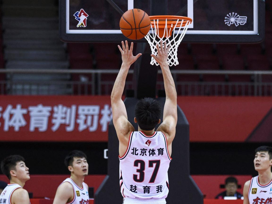 篮球运球过肩,什么是运球过肩违例,如何避免过肩违例,过肩判罚标准 篮球运球过肩,什么是运球过肩违例,如何避免过肩违例,过肩判罚标准